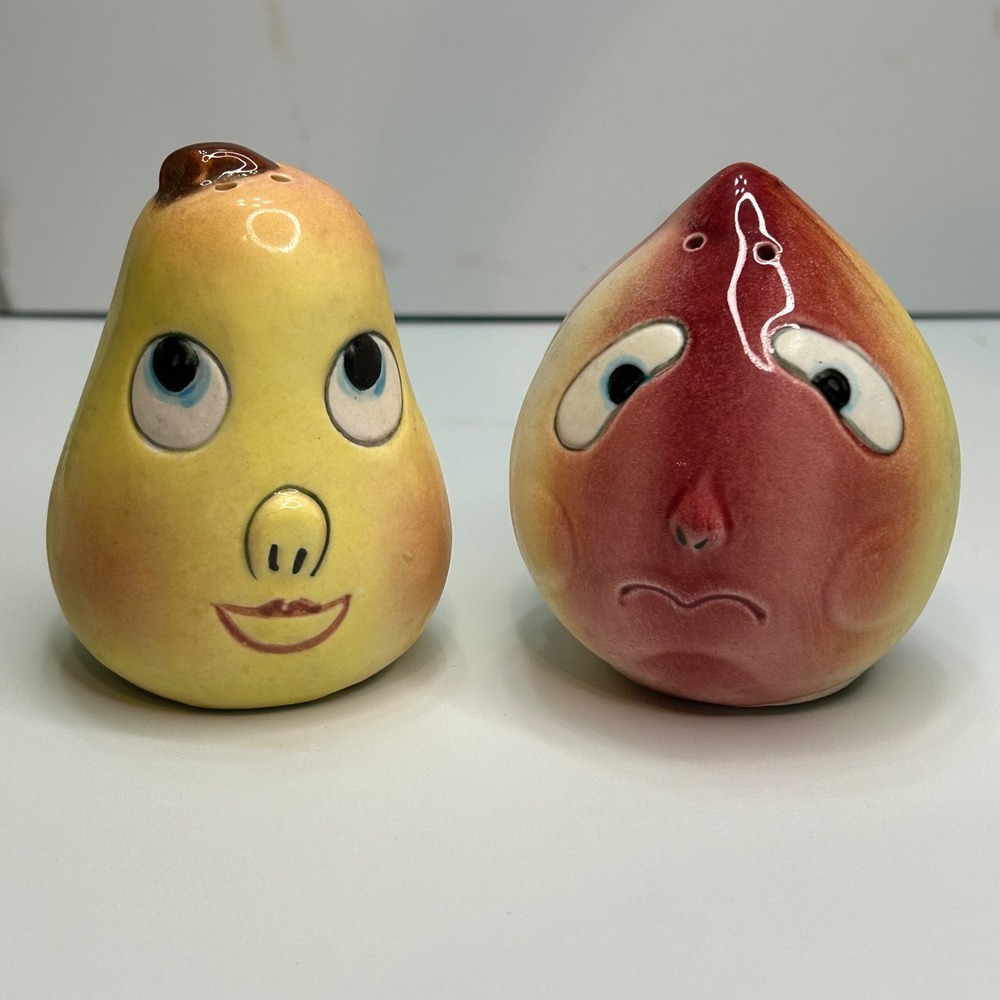 Vintage Lipper & Mann Japan Anthropomorphic Pear Peach Salt Pepper Shakers Set